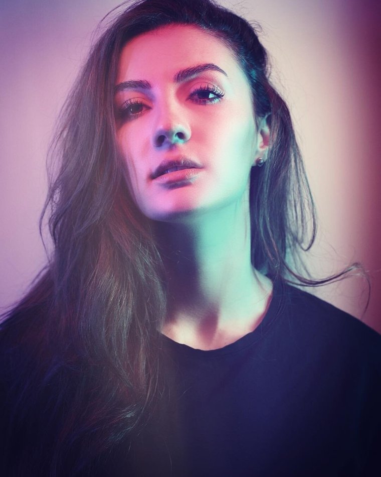 Актриса Бурджу Озберк