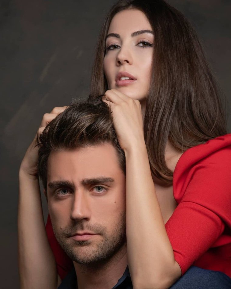 Чаглар Эртугрул и Бурджу Озберк