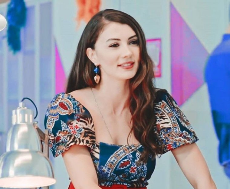 Бурджу Озберк гиф