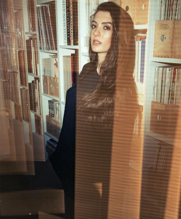 Актриса Бурджу Озберк