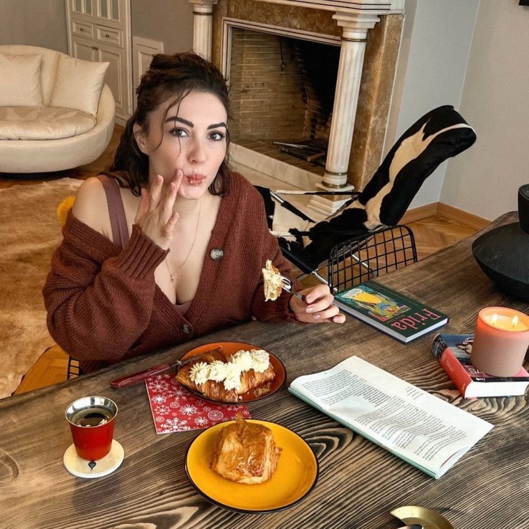 Чаглар Эртугрул улыбка