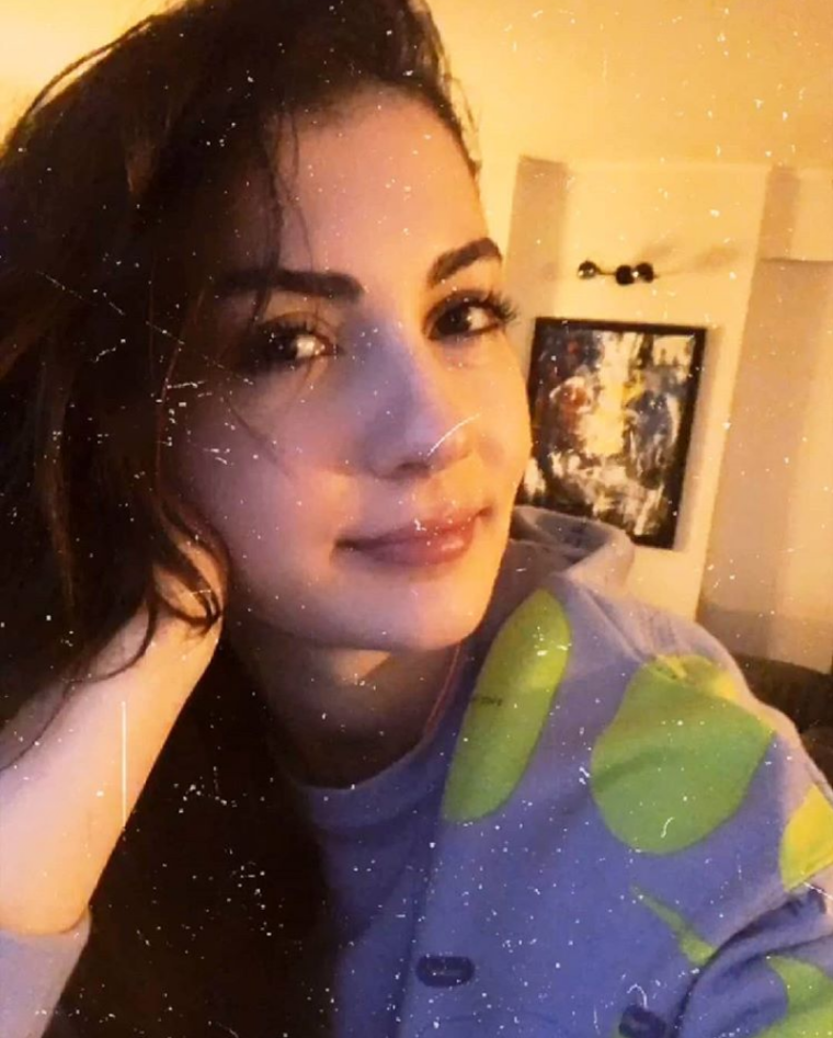 Бурджу Озберк декольте