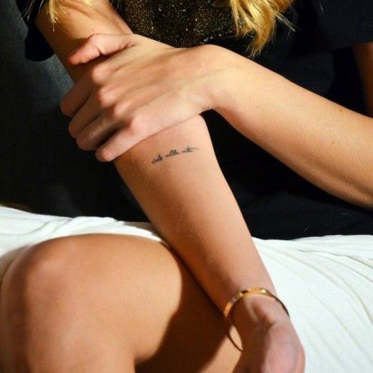Тату на внутренней стороне локтя