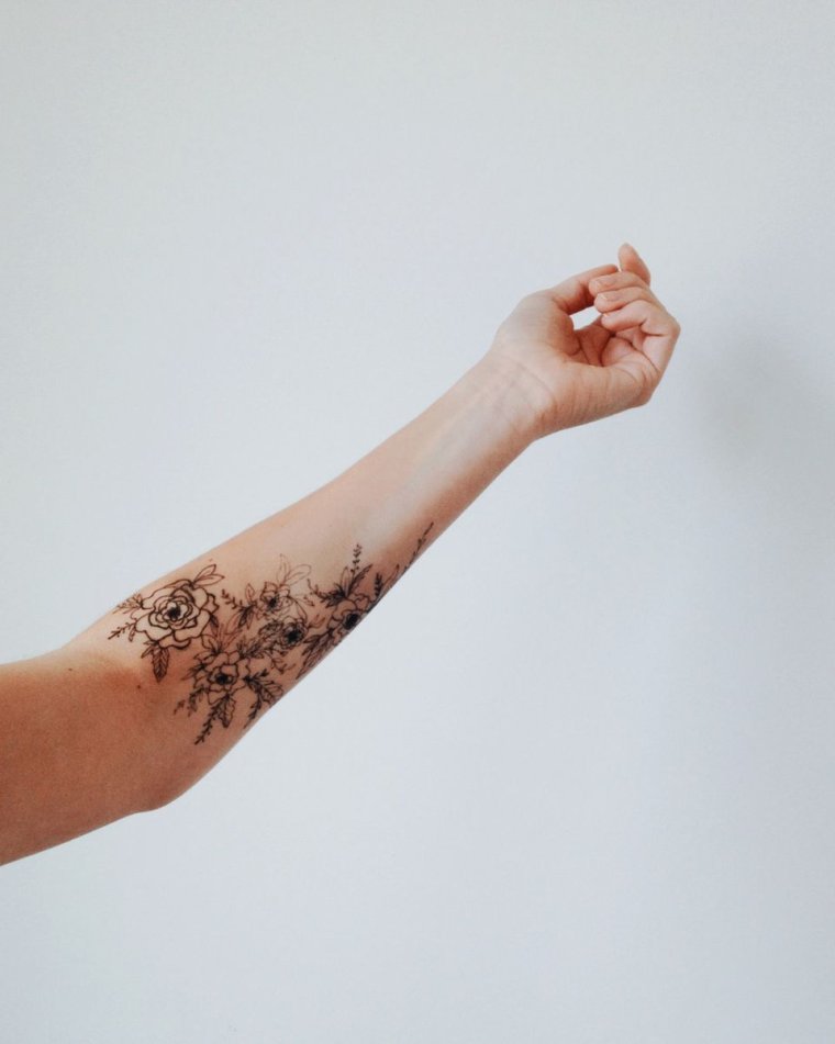 Маленькая тату на предплечье для девушек