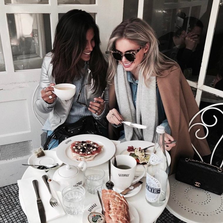 Подруги в ресторане