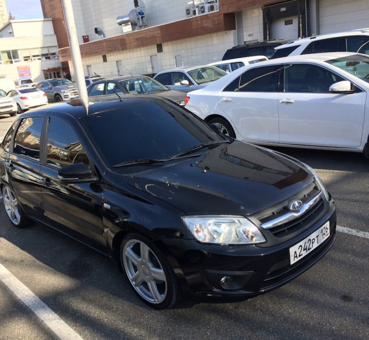 Лада Гранта 2 черная тонированная