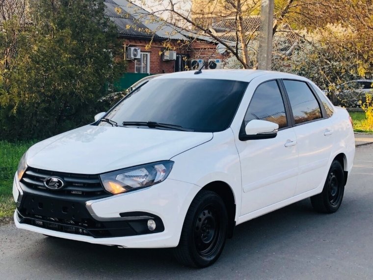 Лада Гранта седан белая 2021