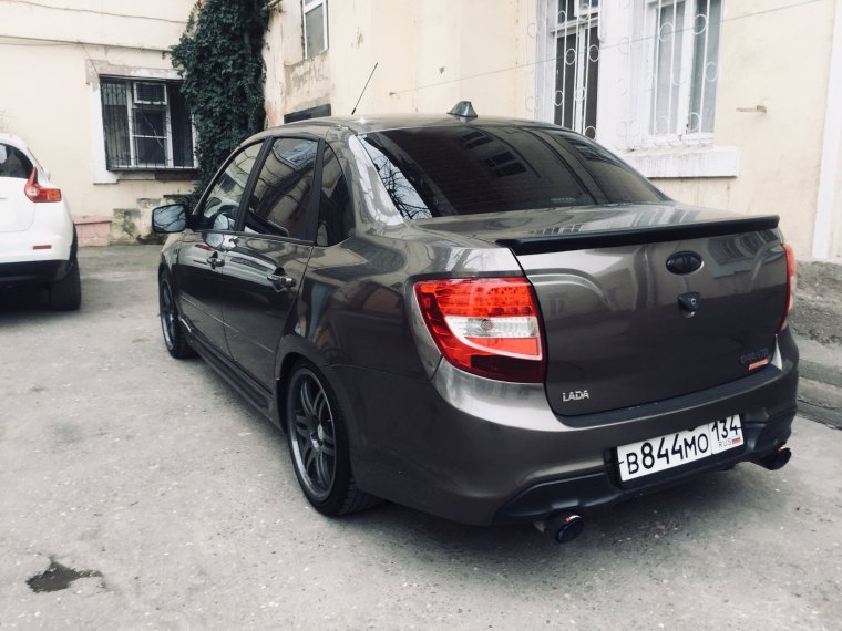 Лада Гранта спорт черная