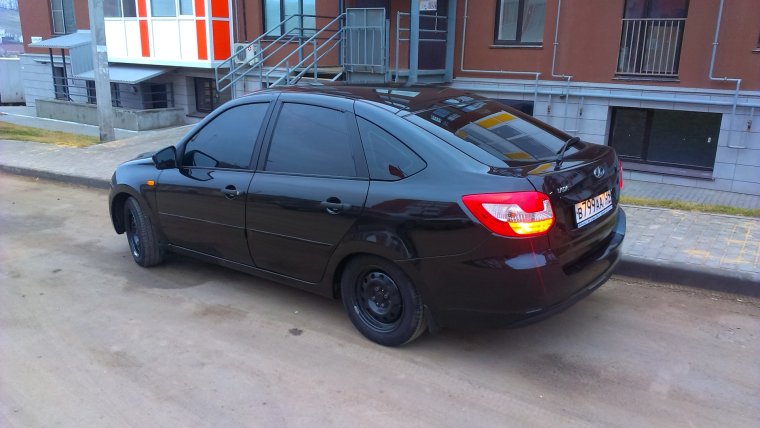 Оперская Гранта лифтбек черная