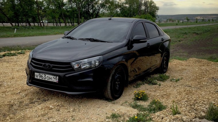 Лада Веста черная