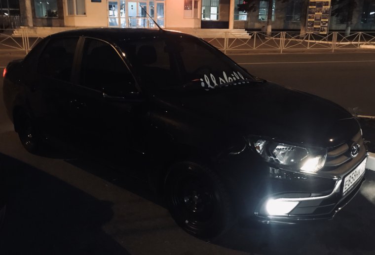 Лада Гранта 2020 седан черная тонированная