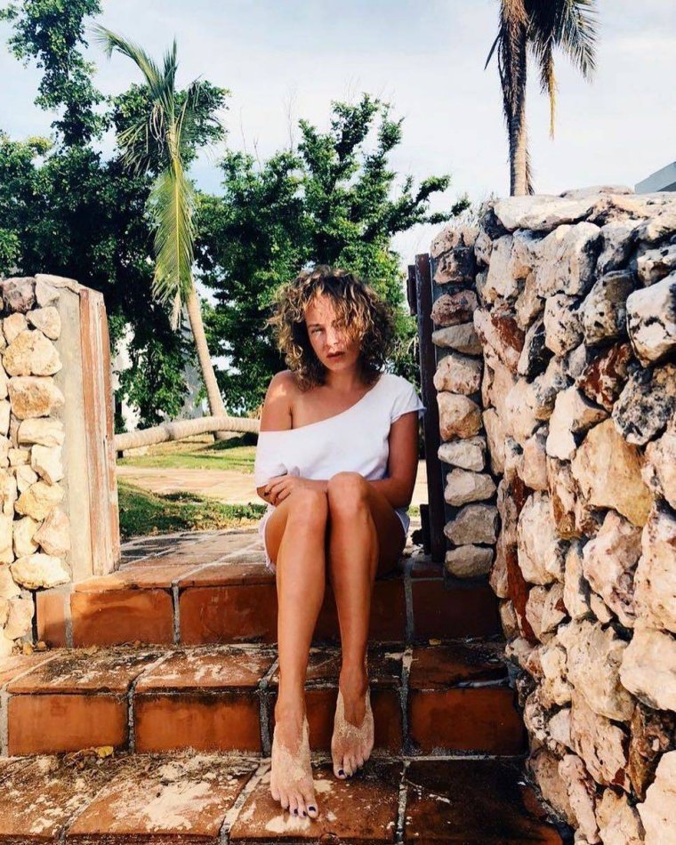 Аглая Тарасова горячие Максим