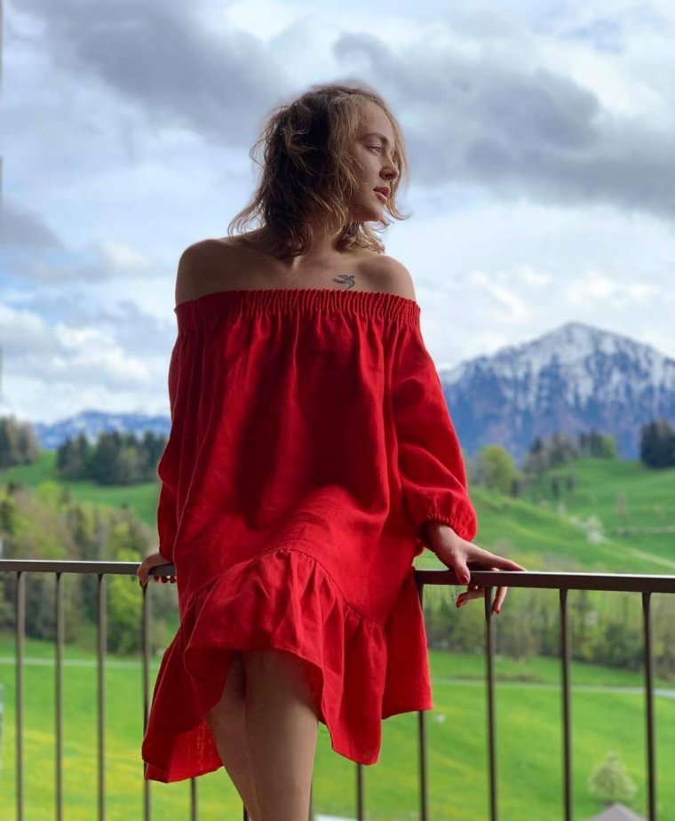 Аглая Тарасова ножки