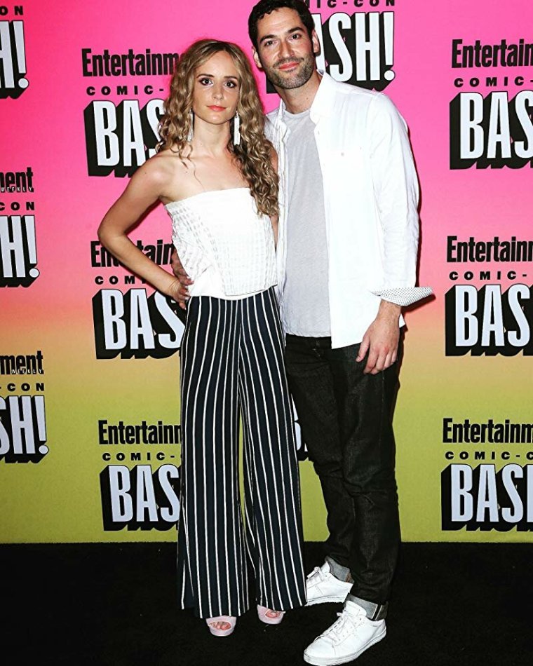 Том Эллис с женой 2020