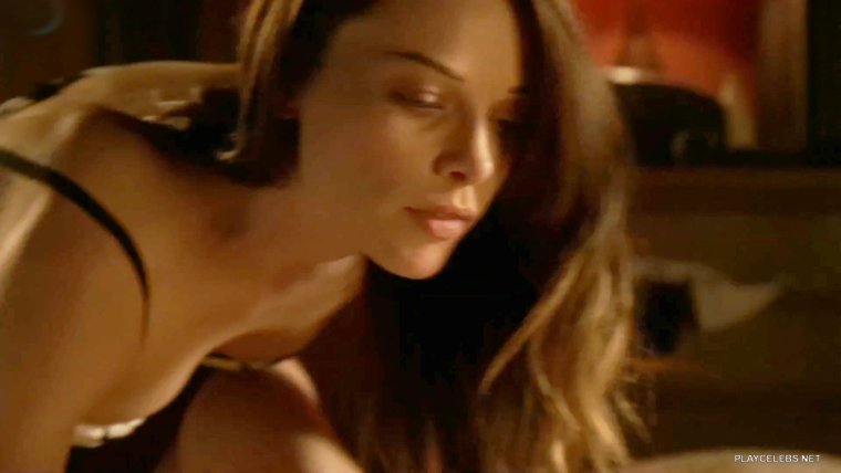 Лорен Джерман сцена в джакузи