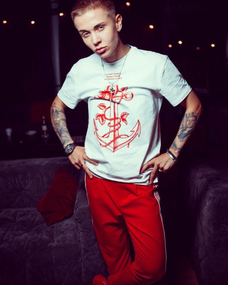 Ксения Милас пацанки