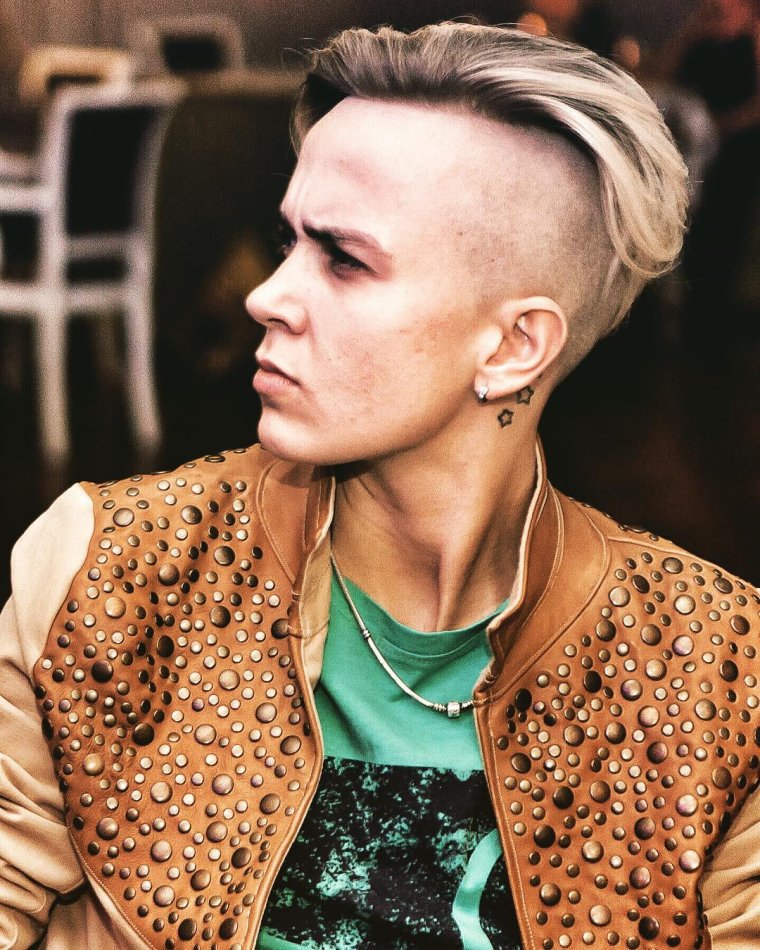 Ксения Милас пацанки