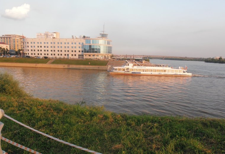 Впадение Омь в Иртыш цвет воды