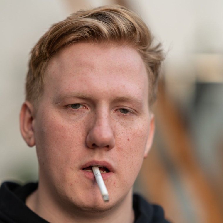 Даня Кашин в профиль