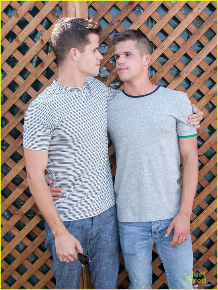 Чарли Карвер и Макс Карвер