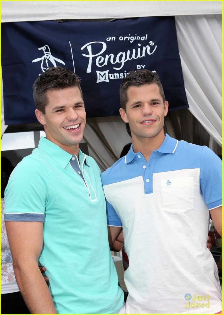 Чарли Карвер и Макс Карвер