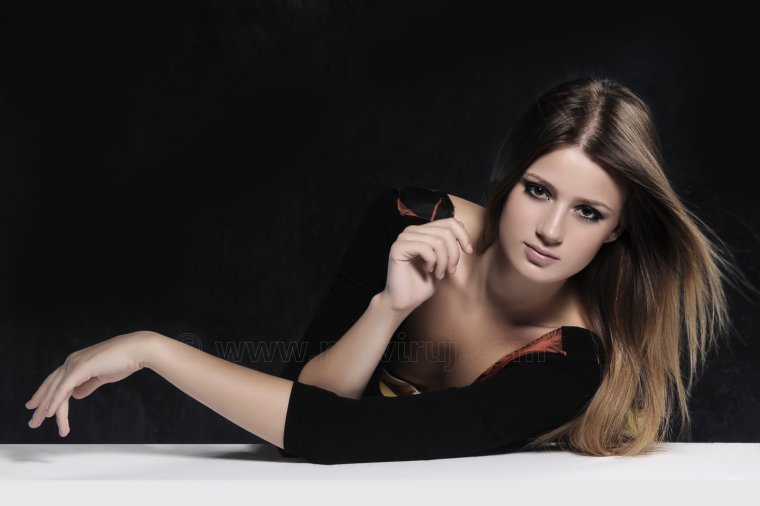 Актриса Гизем Караджа