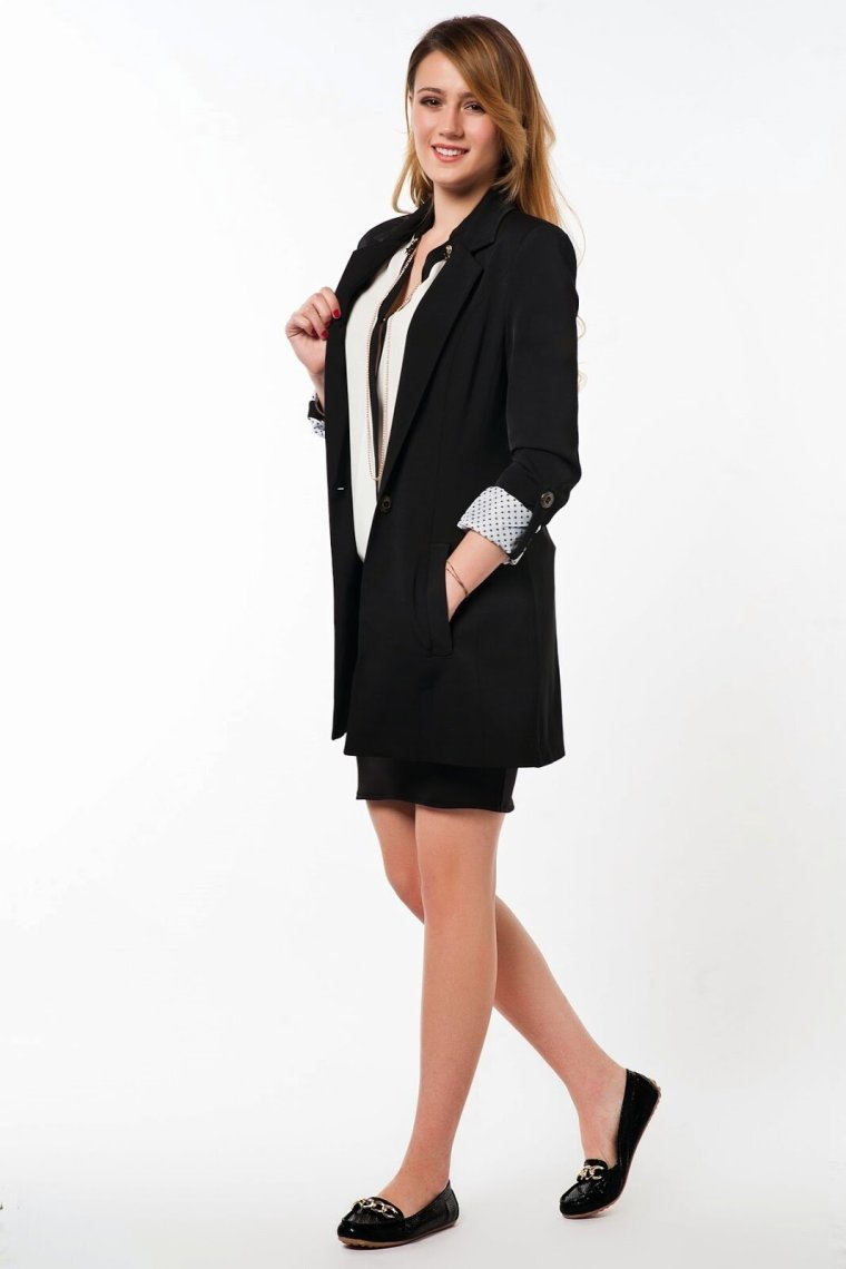 Гизем Караджа (Gizem Karaca)