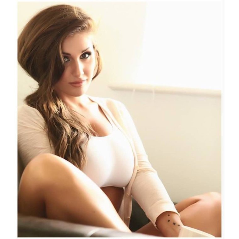 Люси Пиндер получает удовольствие