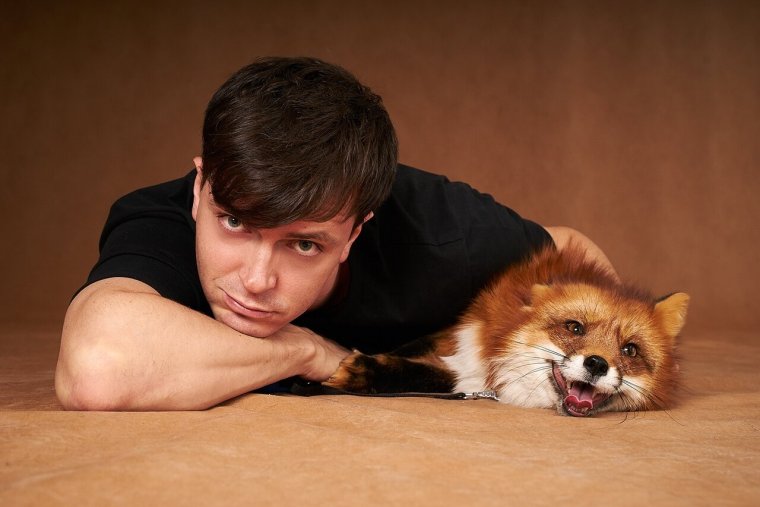 Арсений Попов бежевый