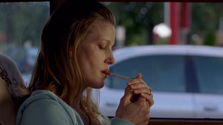 Скайлер Уайт курит