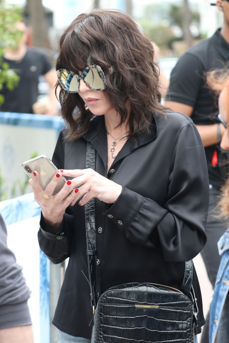 Изабель Аджани папарацци