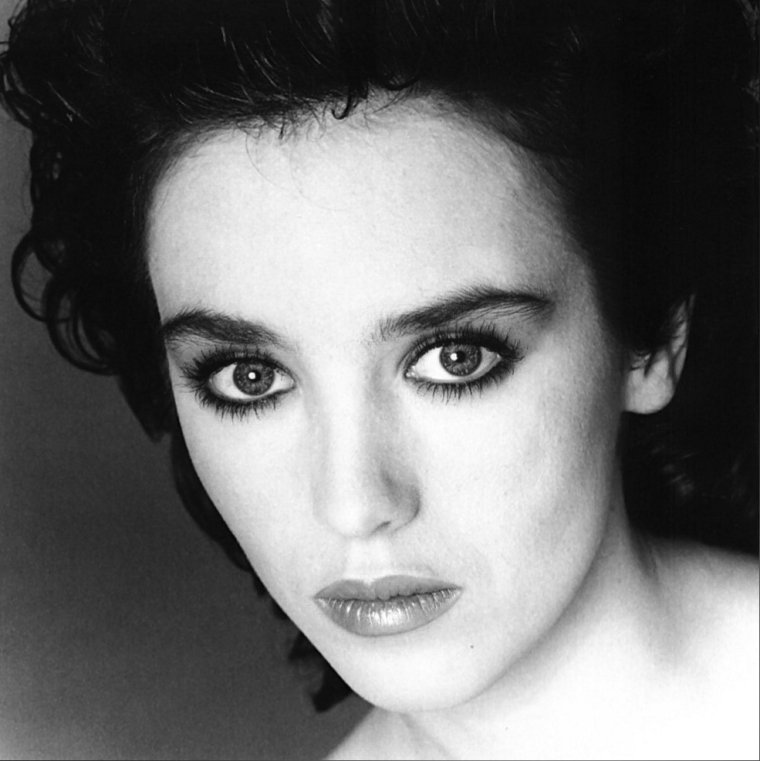 Изабель Аджани черно белые