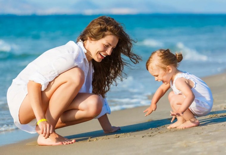 Мама на море