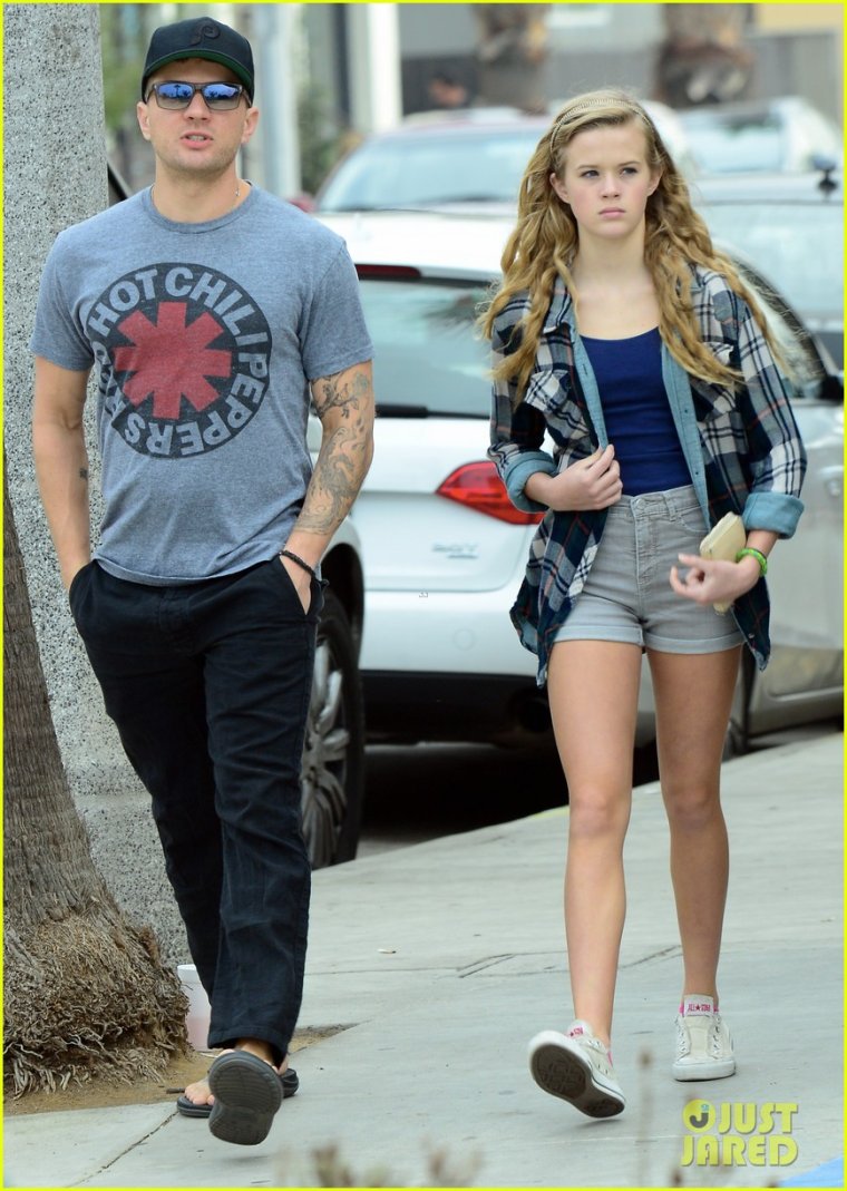 Риз Уизерспун и Райан Филипп с детьми