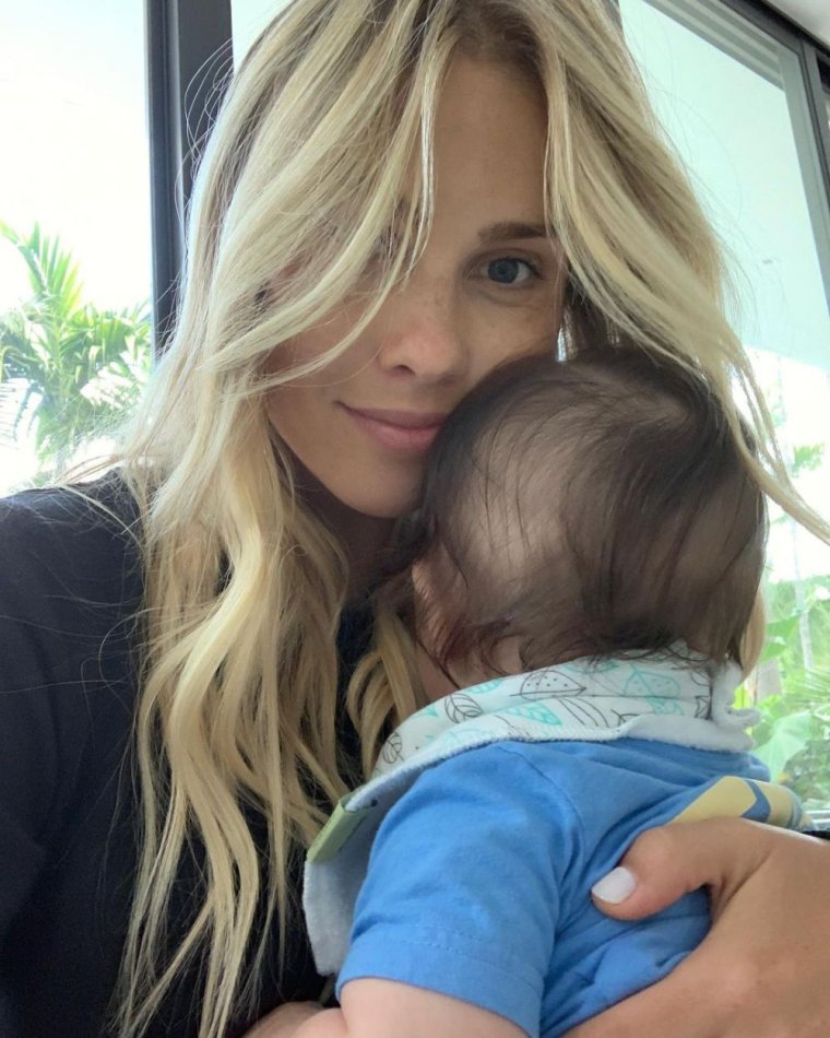 Клер Холт сын Элль Холт Джоблон