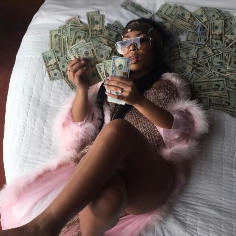 Девушка с деньгами Эстетика