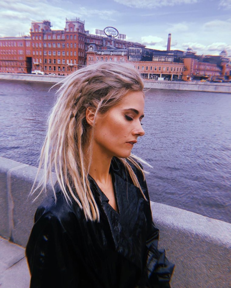 Юлия Паршута с короткой стрижкой