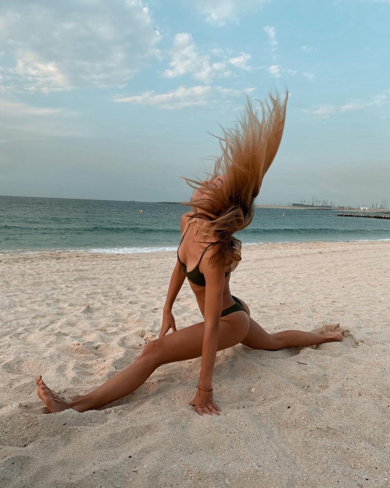 Юлия Паршута на пляже