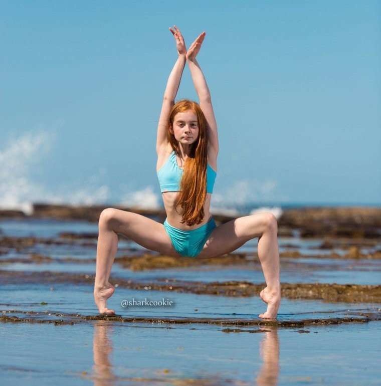 Мэдди Зиглер шпагат