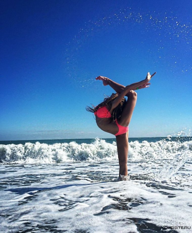Фото гимнасток на море