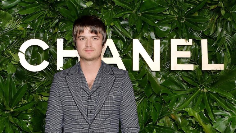 Джо Кири с новой стрижкой