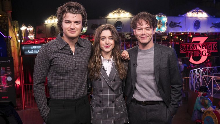 Natalia Dyer and Joe Keery