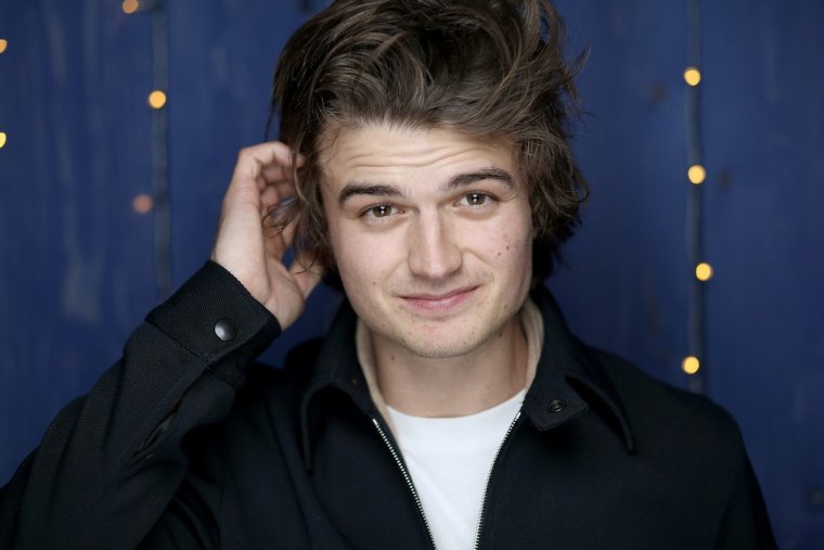 Актер Joe Keery