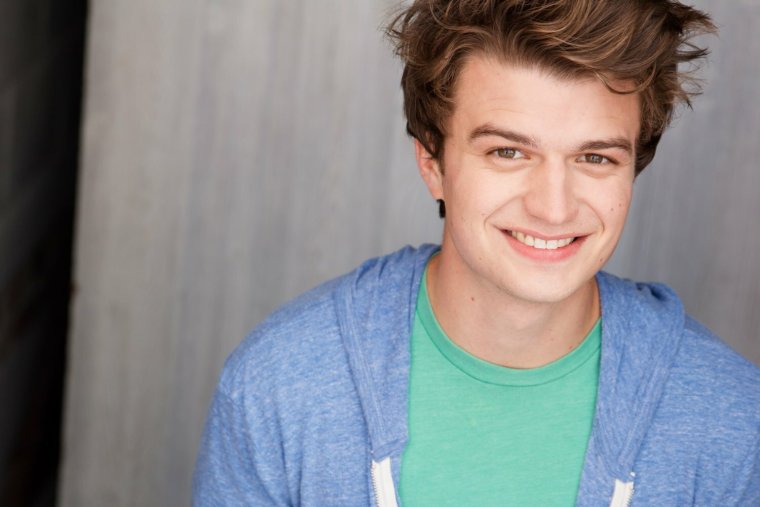 Актер Joe Keery