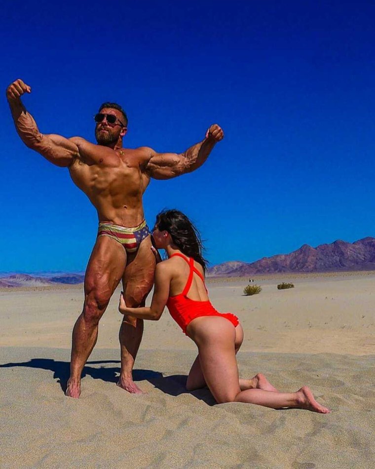 Бодибилдер Артем Долгин