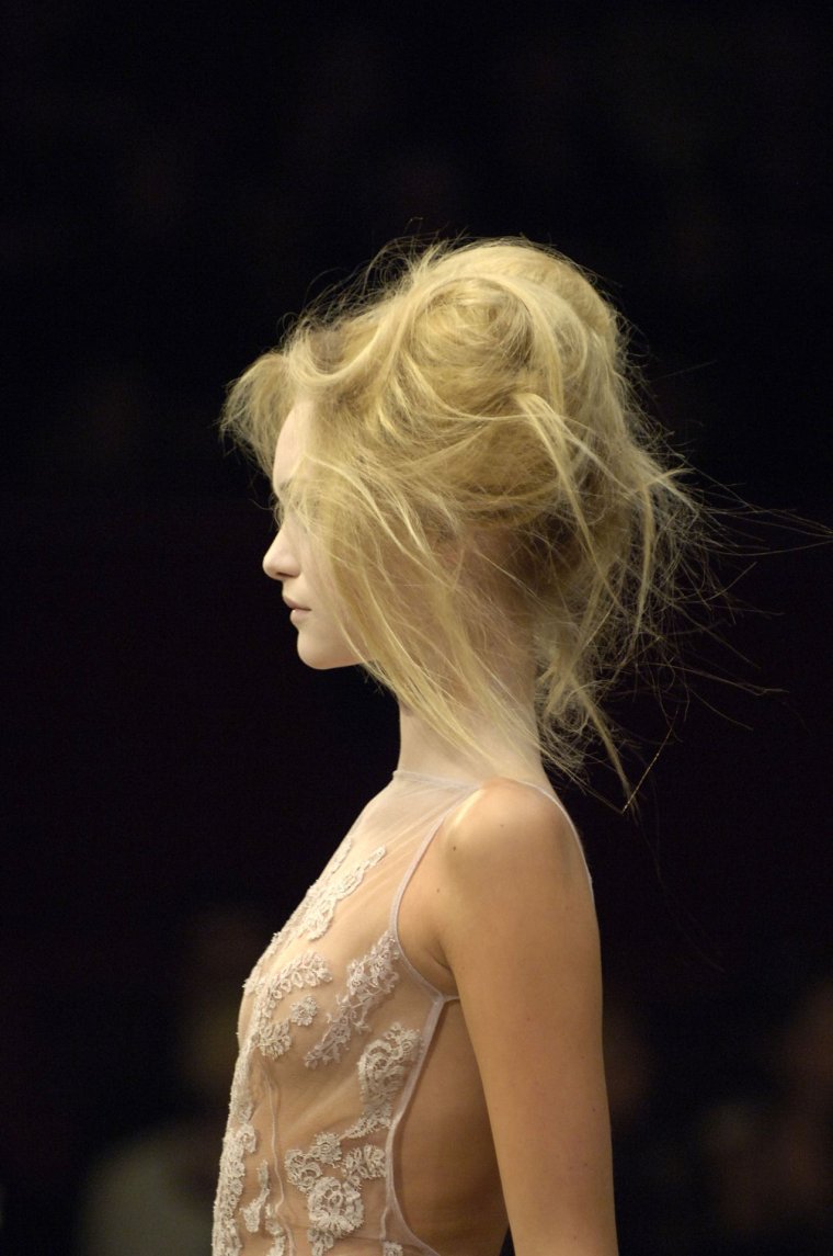 Джемма Уорд прическа