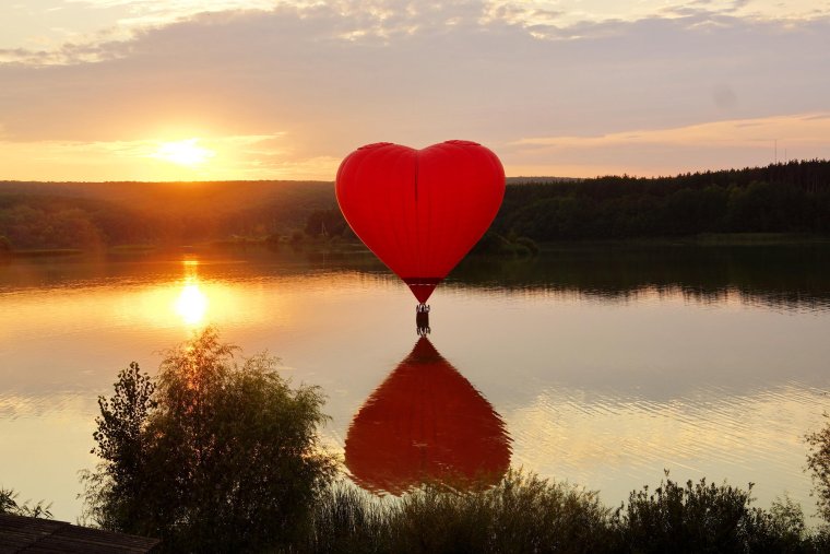 Воздушный шар в виде сердца
