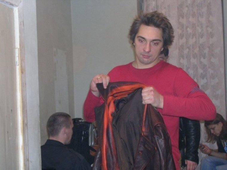 Миша надел пальто