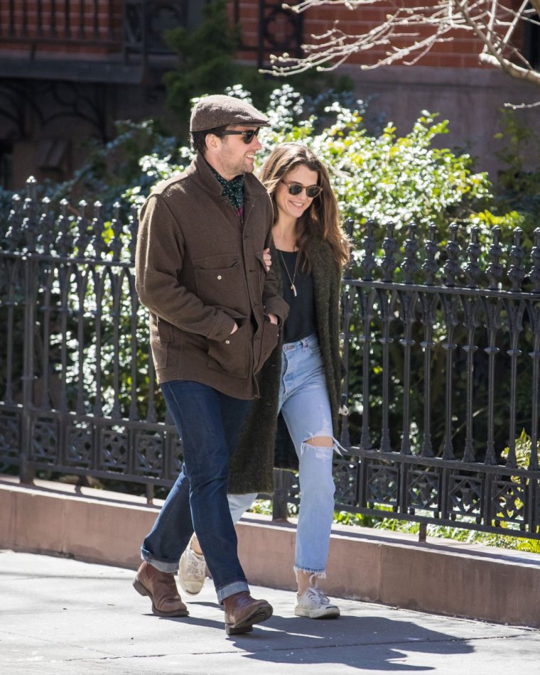 Мэттью Риз и Кери Расселл с детьми