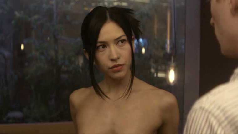 Соноя Мидзуно из машины